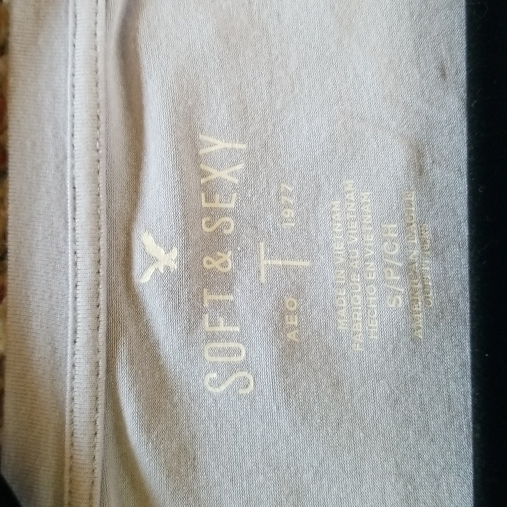 T-Shirt - Picture 2 of 4